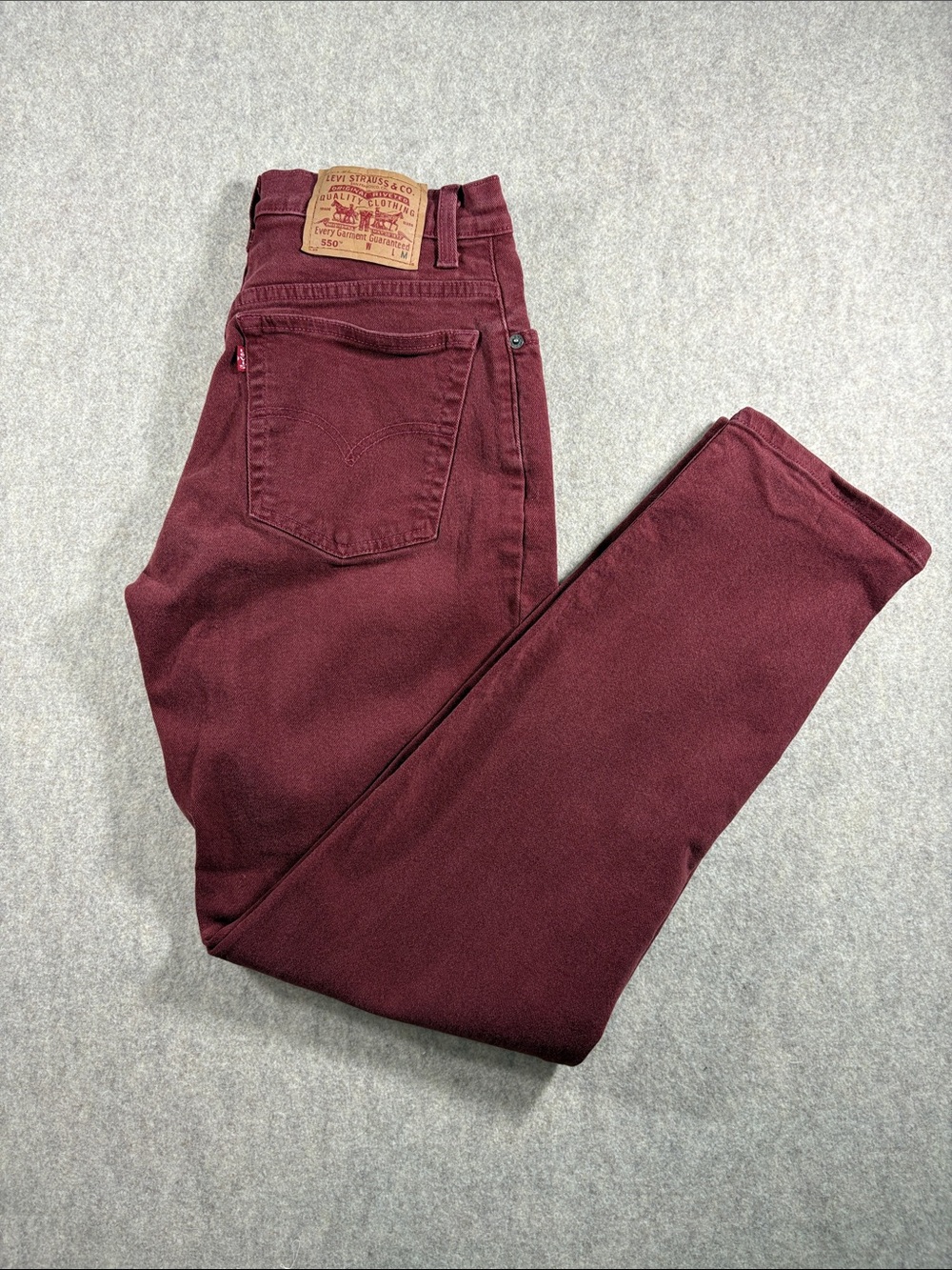 VTG Levi’s 550 Relaxed Tapered Leg Jeans Burgundy Maroon 90s Denim EUC Size 8 M
